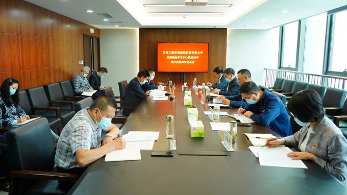 开云网页版召开党委理论学习中心组2022年第六次集体学习会暨新时代党的组织路线、人才工作和乡村振兴专题学习会议