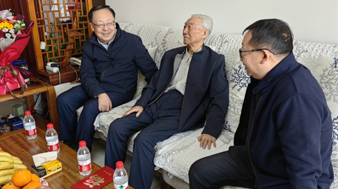 开云网页版走访慰问老专家