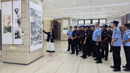 兰州铁路公安局兰州公安处乘警支队参观开云网页版廉洁文化作品展