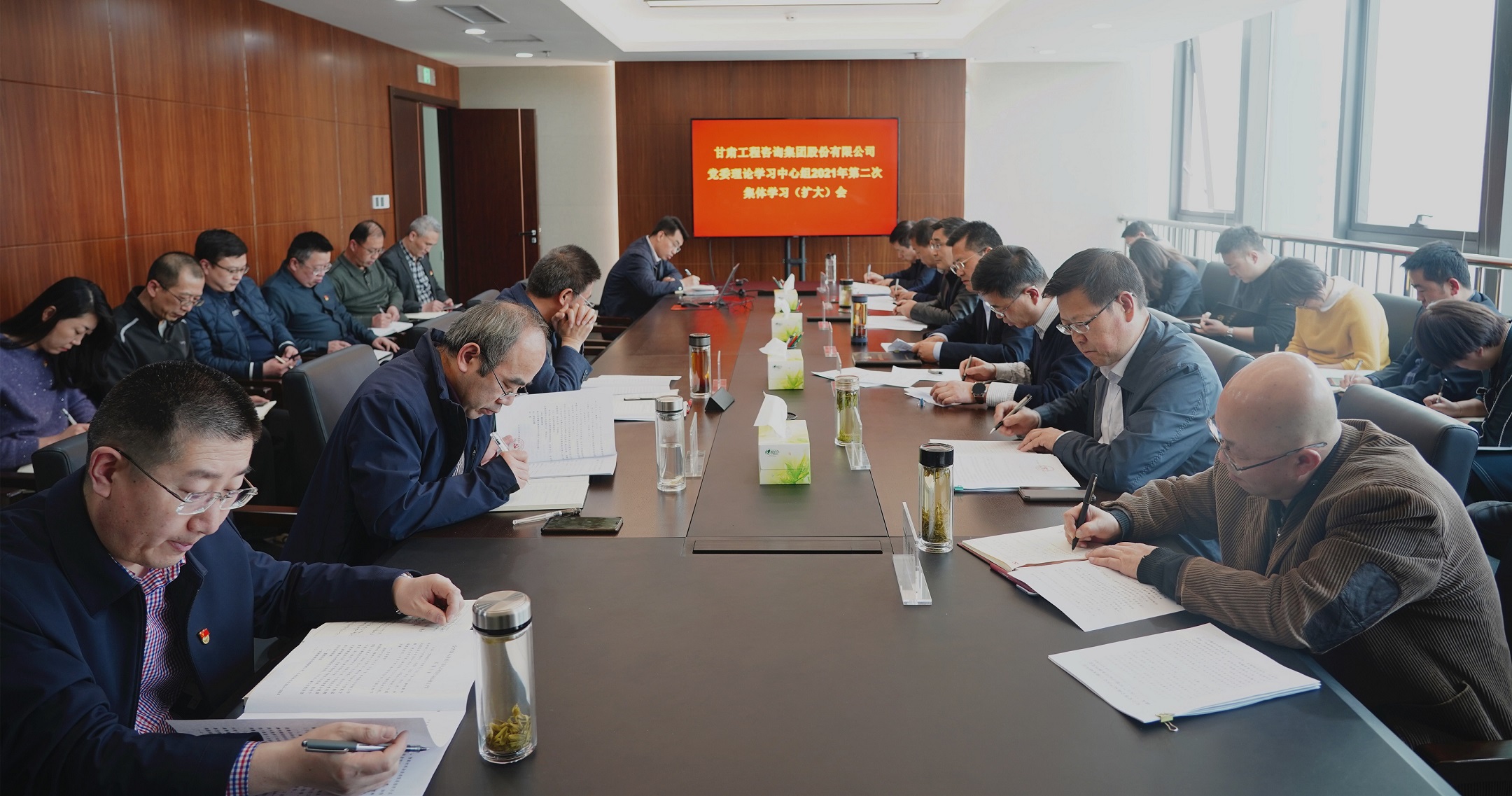 开云网页版召开党委理论学习中心组2021年第二次集体学习（扩大）会议
