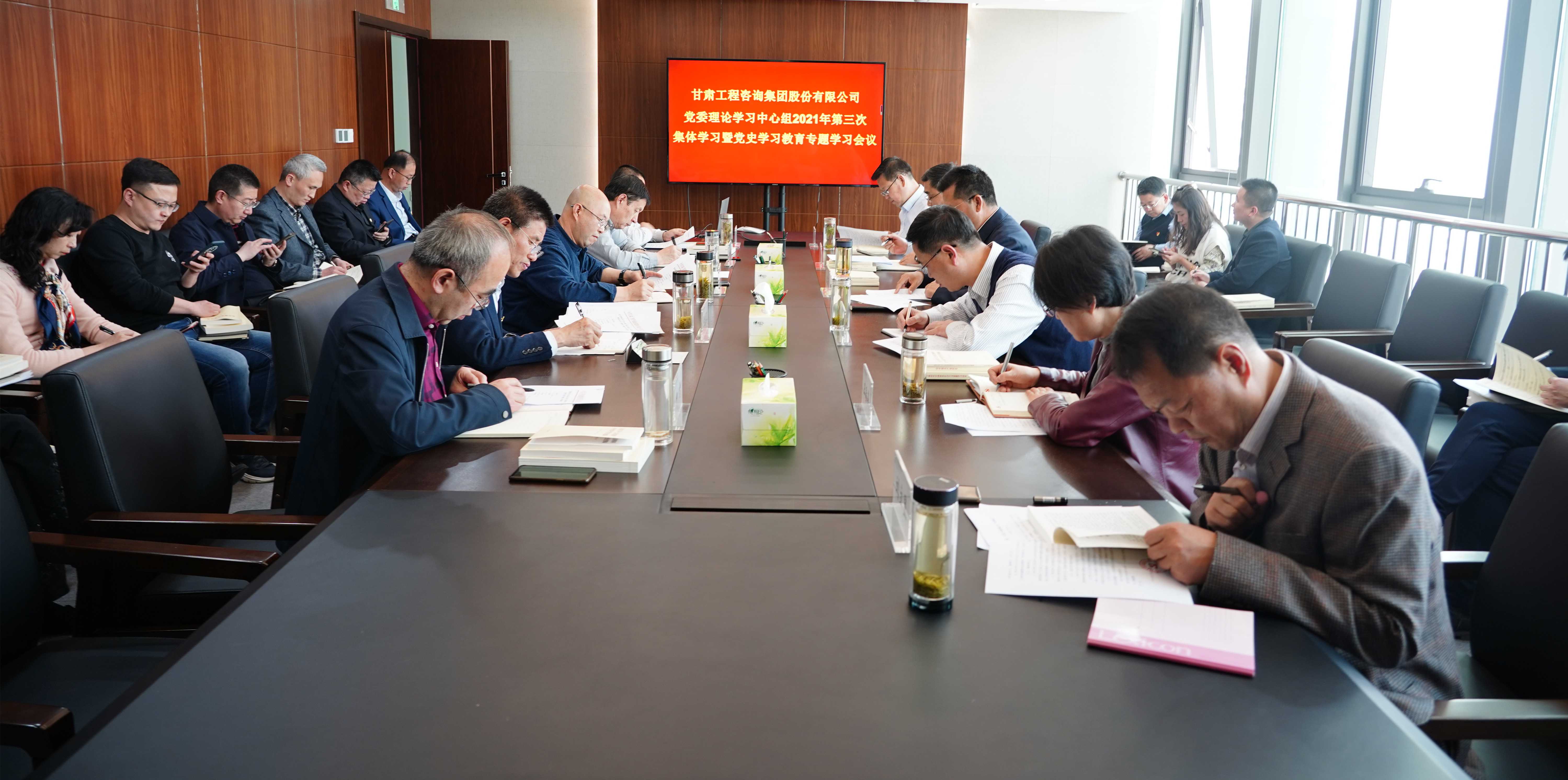 开云网页版党委召开2021年第三次<br/>理论学习中心组学习暨党史学习教育专题学习会议